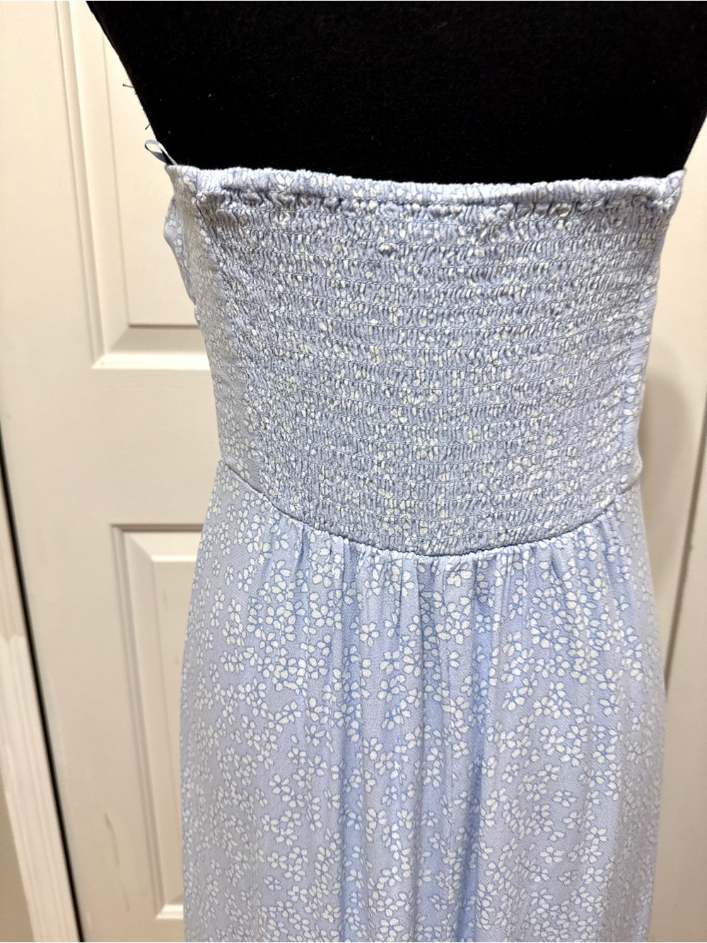 Aeropostale Light Blue Floral Smocked Long Summer Strapless Dress Ruffle Slit M - Picture 4 of 8